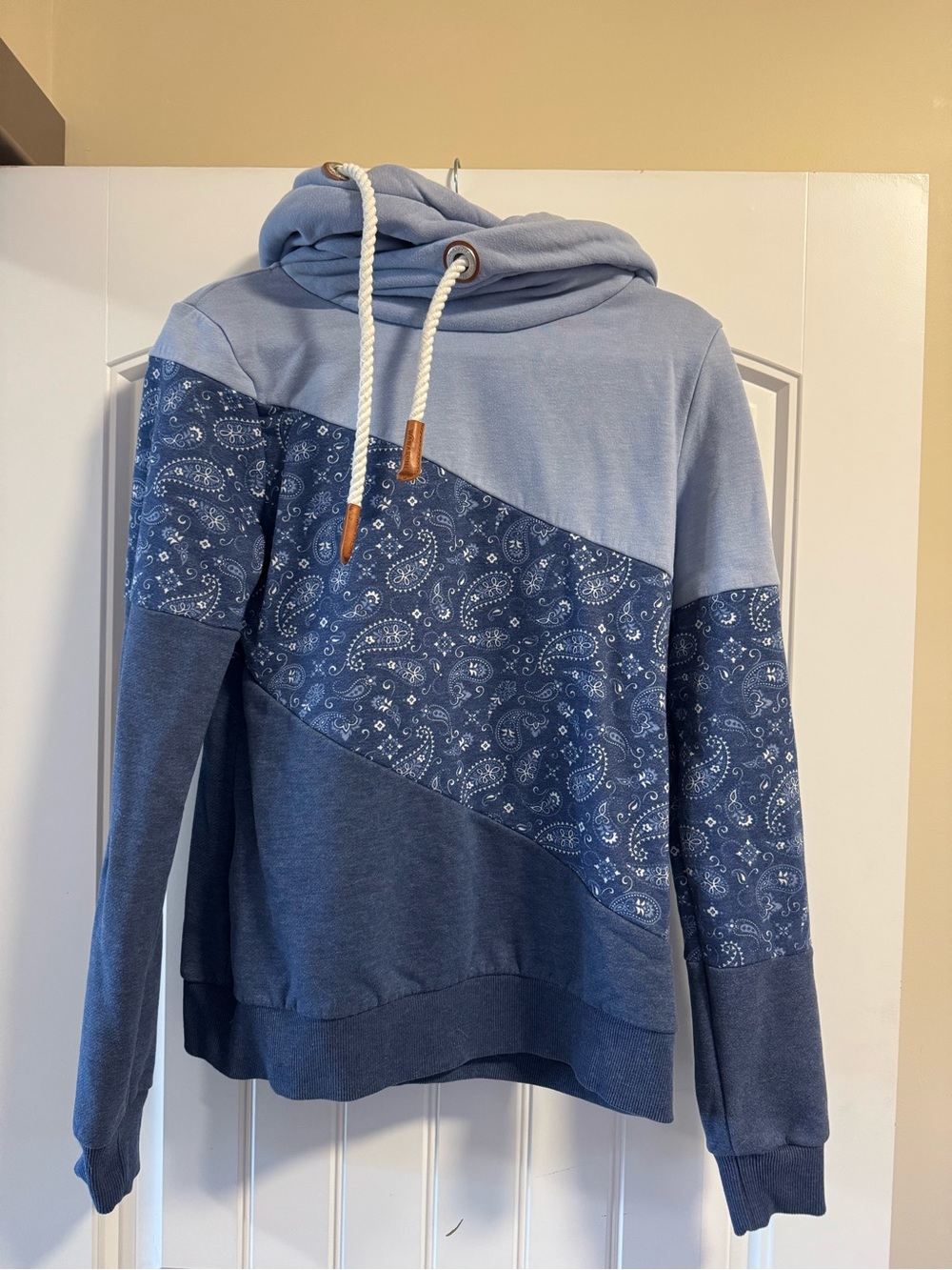 Women's Wanakome Blue Paisley Colourblock Cowl Neck Hoodie Size M
